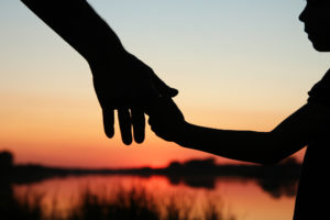 Divorce lawyer Chicago, IL silhouette parent and child hands