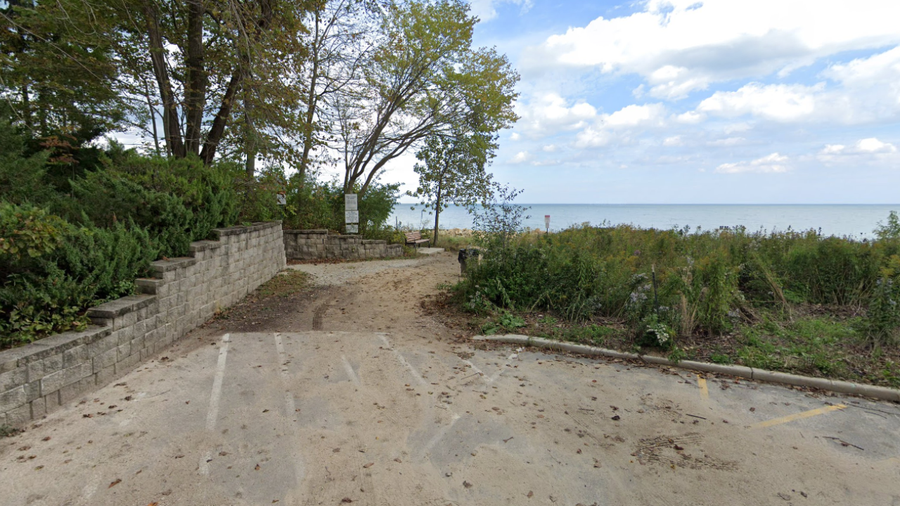 Entrance to Millard Park Highland Park IL